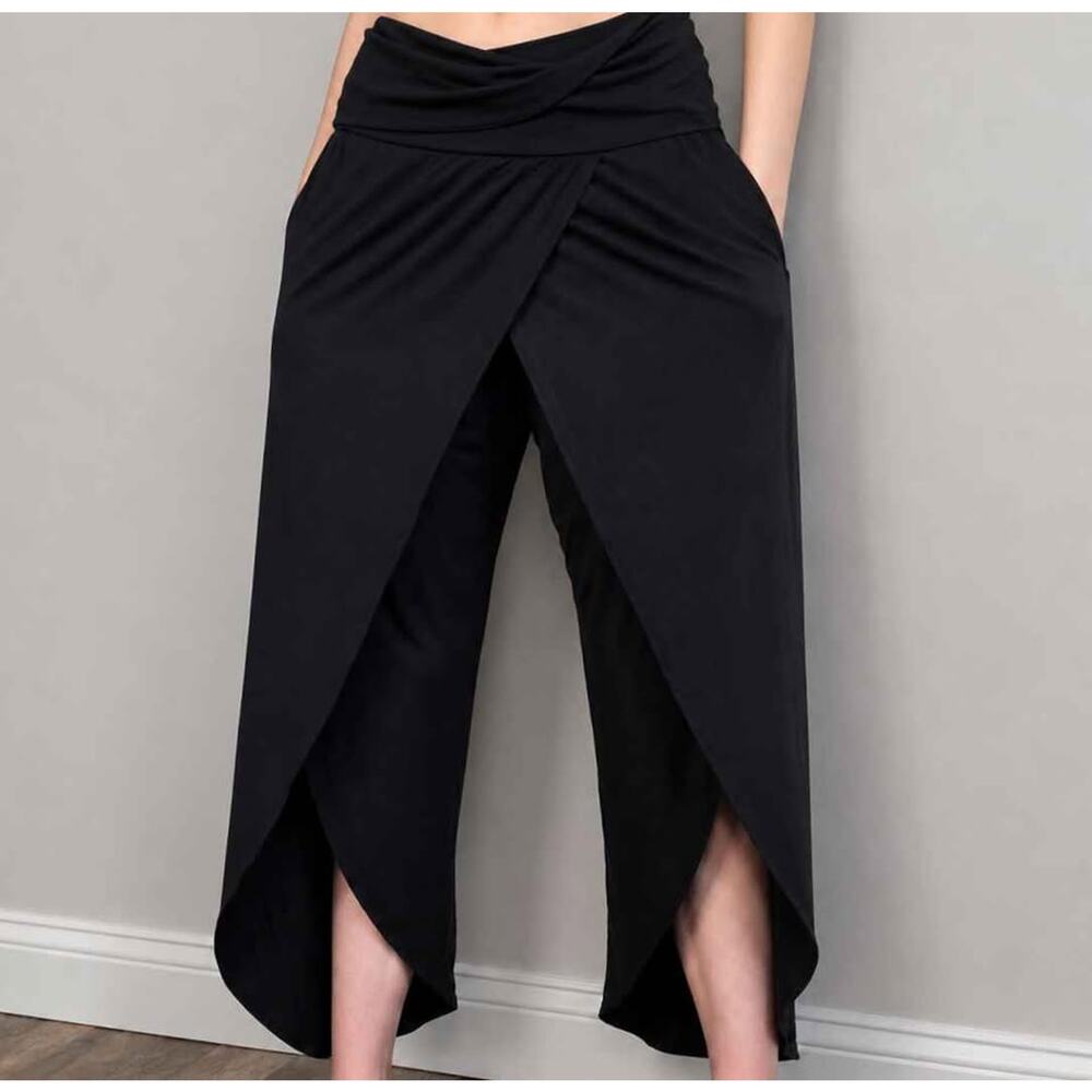 Athleta Mid Rise Gaucho Capri Pants Size Medium Wide Leg Slit